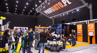 Piękne dziewczyny, ryk silników i branżowe szkolenia – relacja z ProfiAuto Show 2015