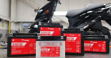 Nowa gama akumulatorów Yuasa Scooter: Niezawodna moc rozruchowa dla europejskiego rynku pojazdów dwukołowych